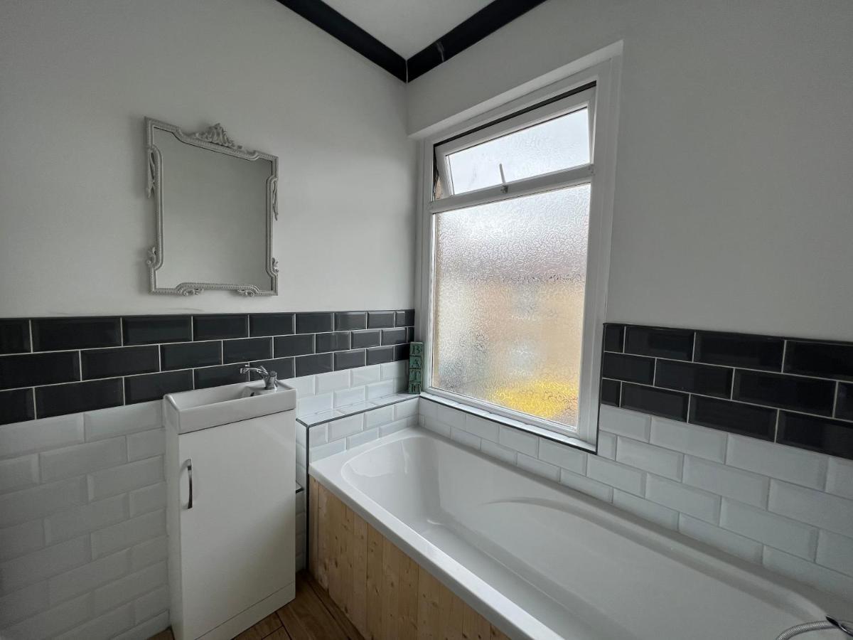 Brecon Town 3 Bedroom House Sleeps 6 Central Location Exterior foto